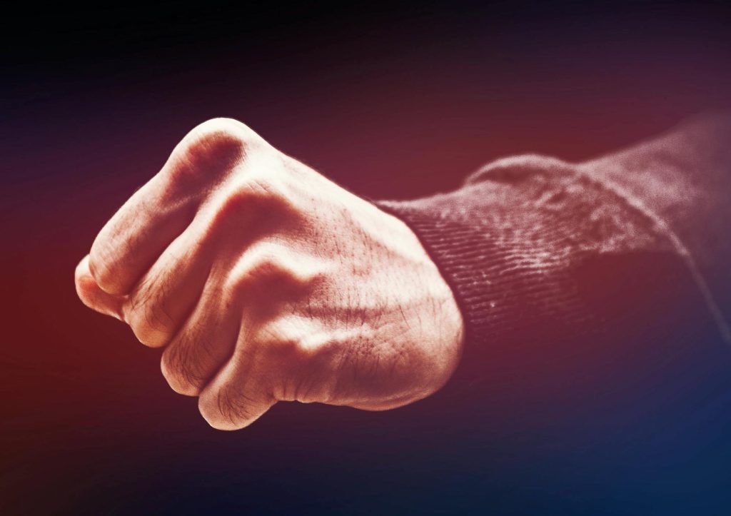 React - Vuist - Agressie tegen BOA's